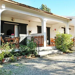 https://casa-giuliana-lacona.it-tuscanyhotel.com